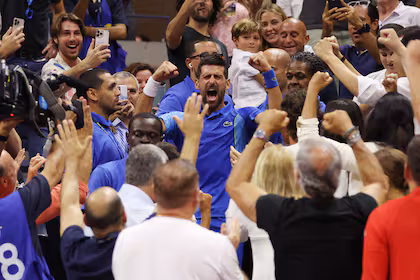 Djokovic nunca pasó inadvertido para el público: aquí, en Nueva York 2023, tras ganar el US Open, el último de sus 24 títulos de Grand Slam