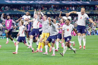 England need to ‘take the handbrake off and go all-in’ in World Cup quarter-finals, says assistant coach