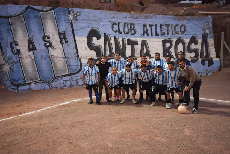 Algunos de los jugadores de la liga de veteranos del Club Atlético Santa Rosa